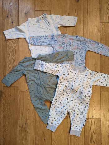 Lot de 4 pyjamas légers 6 mois