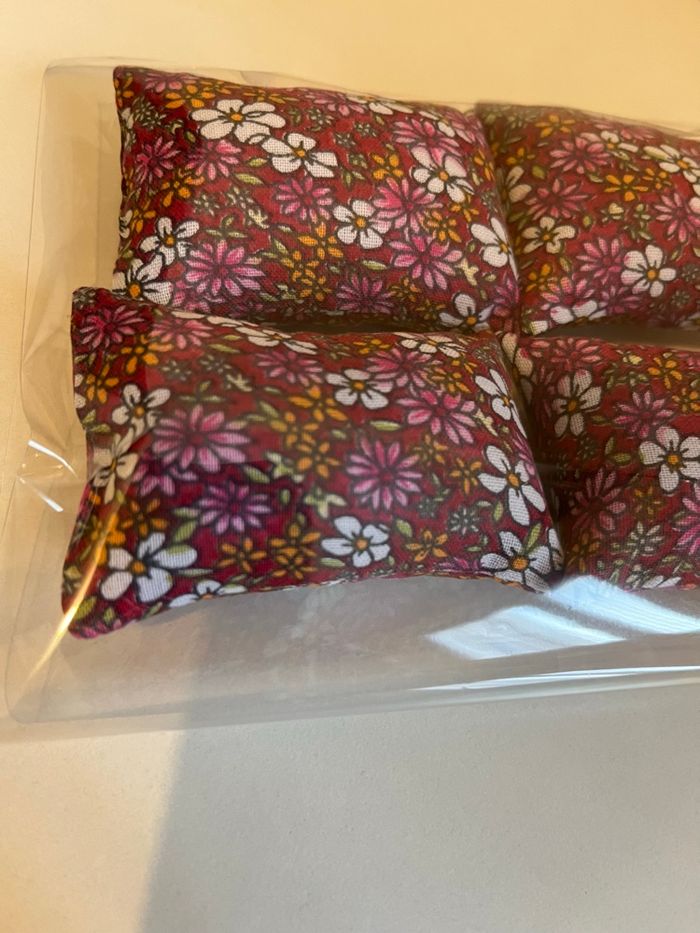 Lot 4 coussins pour barbie Neuf - photo numéro 2