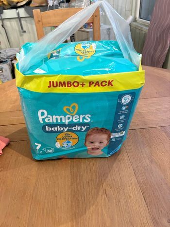 Paquet couches Taille 7 Pampers 