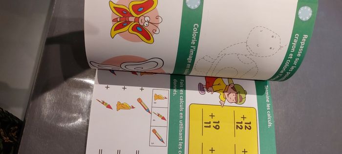 Cahier coloriage et activités jeux gommettes - photo numéro 1