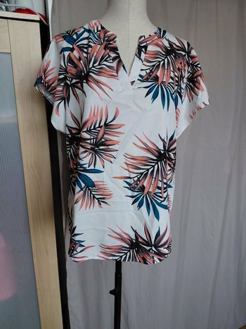 Très jolie blouse manches courtes femme T U 