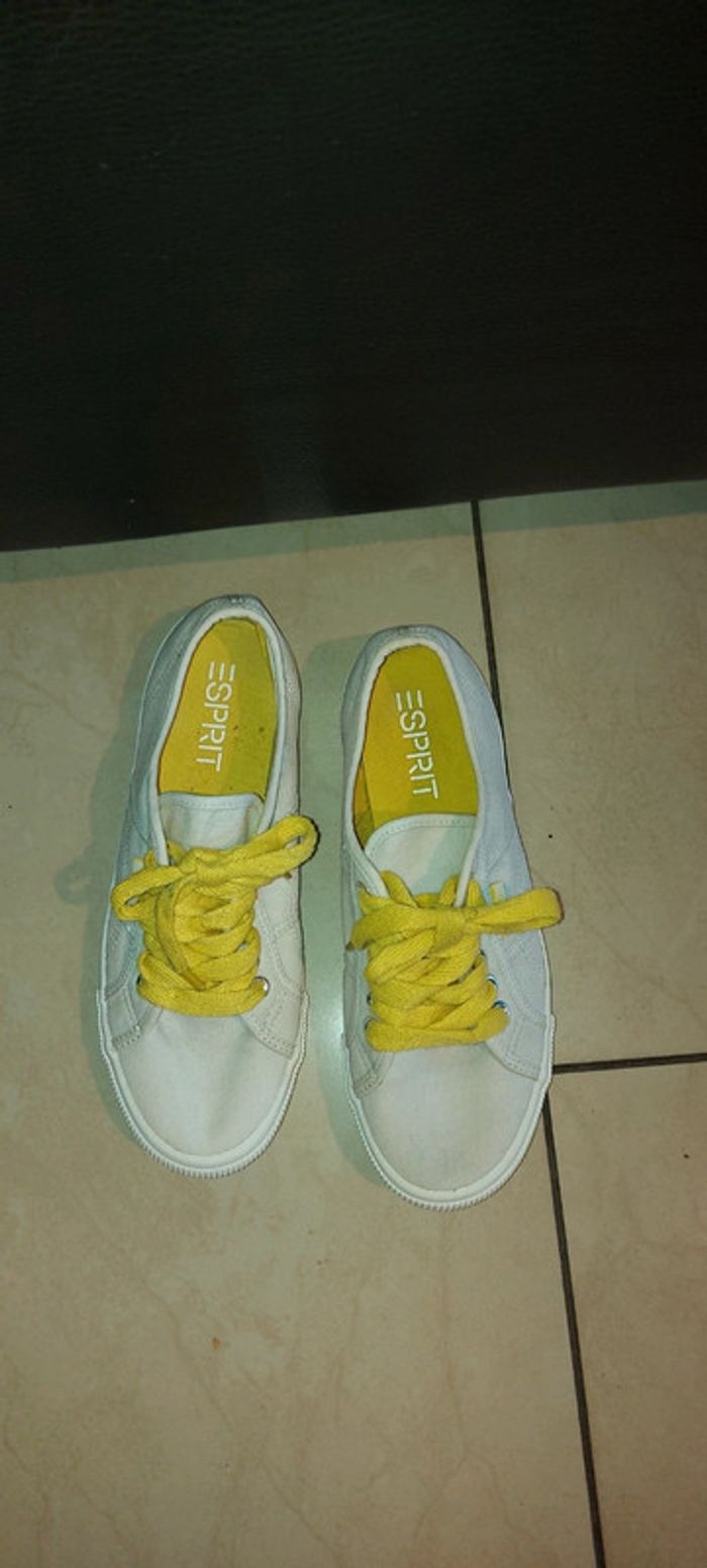 👟 Baskets Esprit blanches à lacets jaunes – Pointure 40 - photo numéro 2
