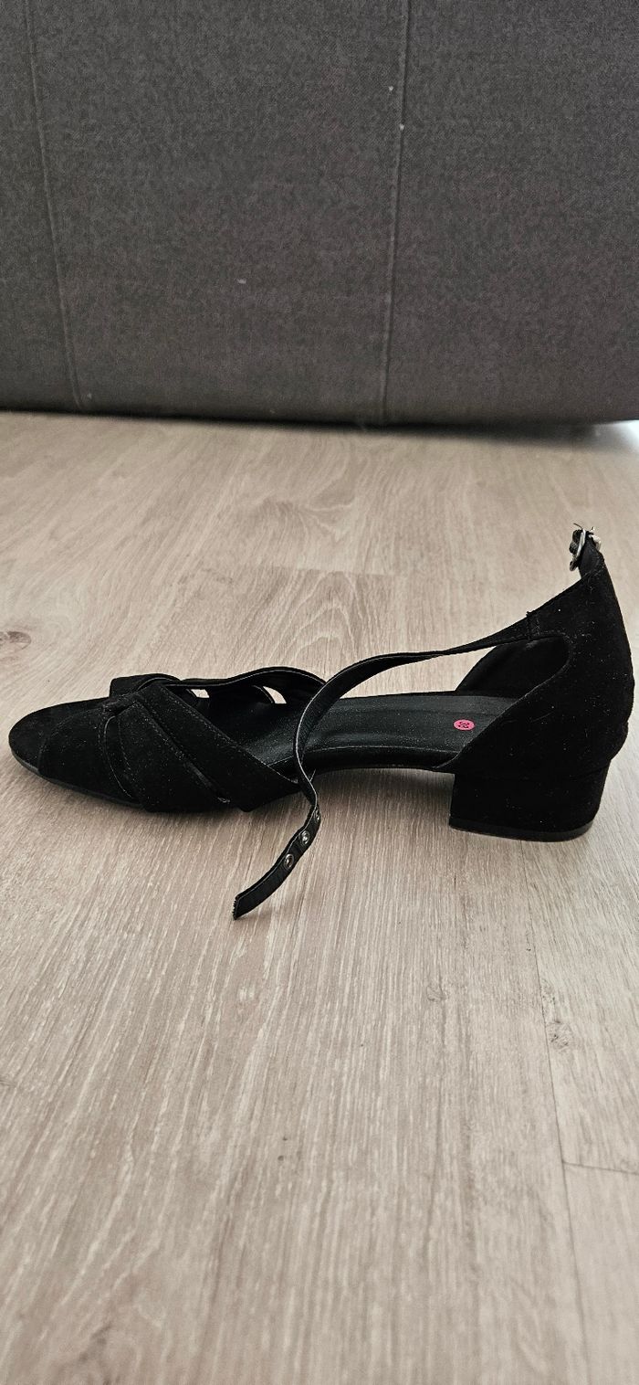 Pied nu petit talon - photo numéro 4