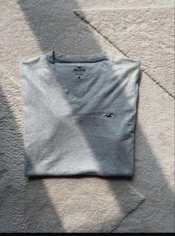 T-shirt col V Hollister - Taille XS - Très bon état