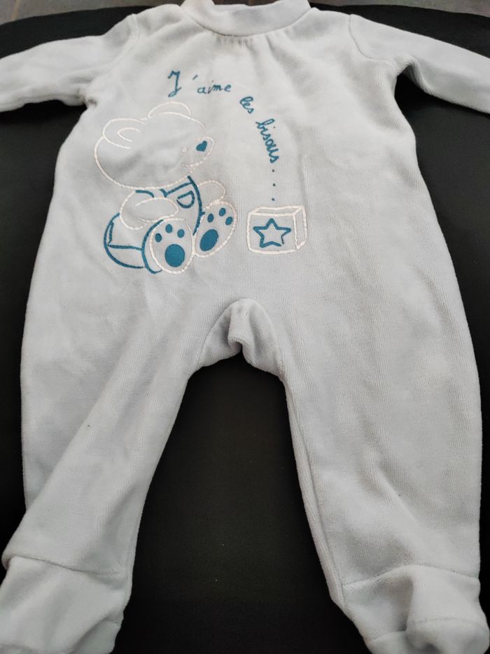 Pyjama 1 mois ( petit kimbaloo)