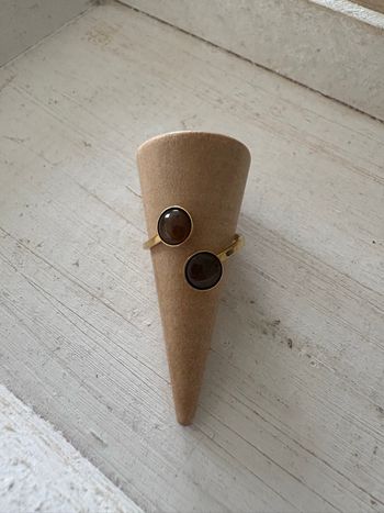 Bague dorée et marron
