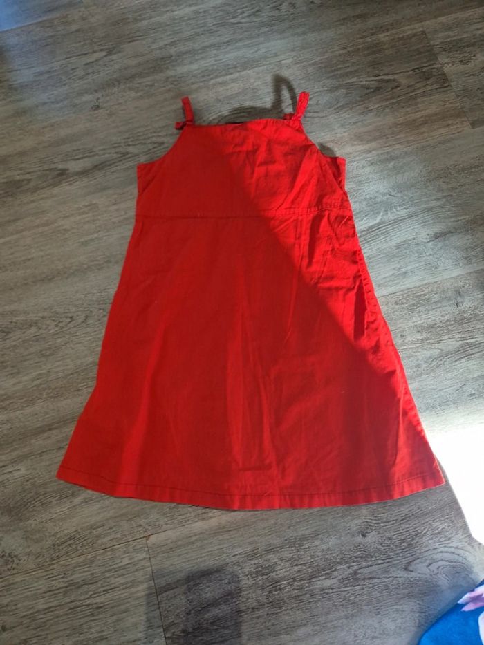 Robe rouge à bretelles - photo numéro 3