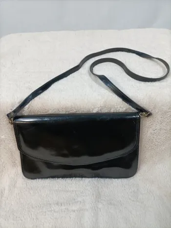 Pochette sac à main cuir vernis synthétique