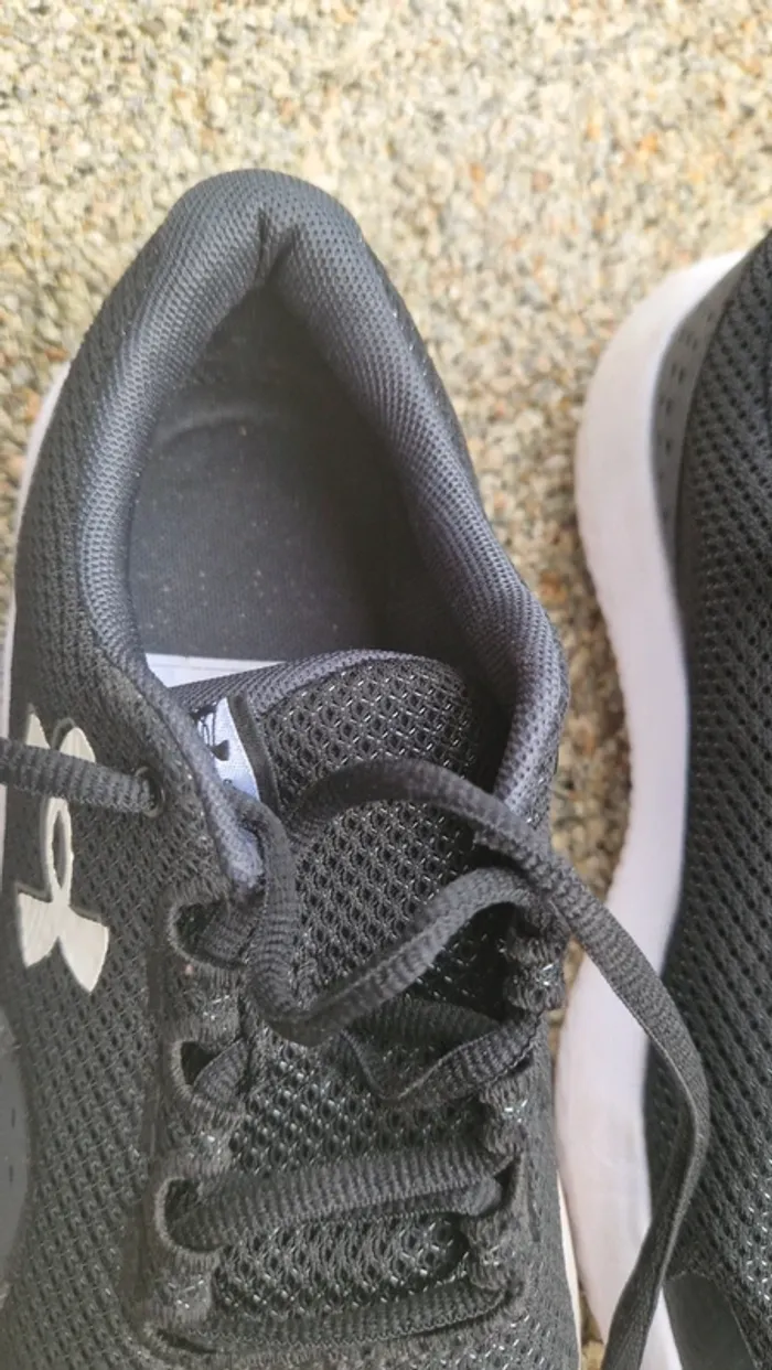 Baskets under armour taille 36.5 tres bon etat - photo numéro 3