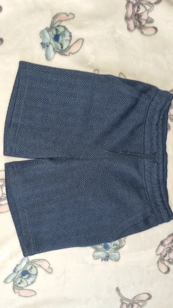 Short 4/5 ans en très bon état - photo numéro 3