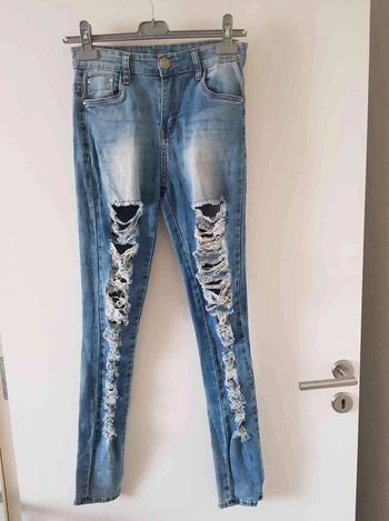 Jean  troué  taille  38