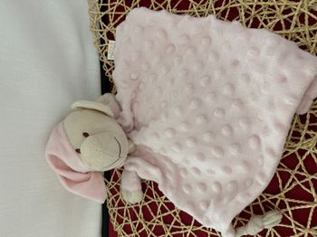 Doudou plat ours rose blanc INTERBABY
