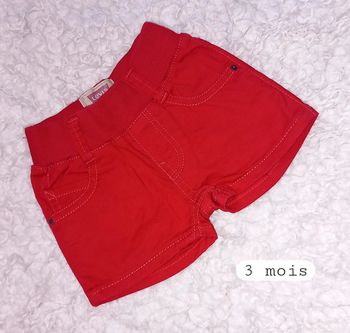Short rouge Levi's