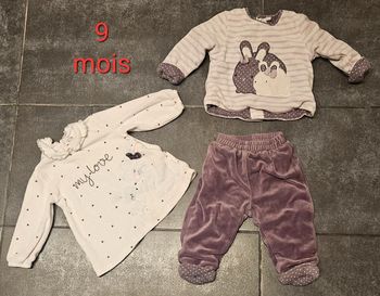 Lot comprenant un pyjama 2 pièces en velour + un autre haut de pyjama en velour. 9 mois