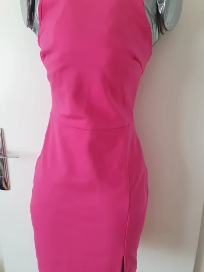 Robe dénudé derrière bretelle fine - photo numéro 3