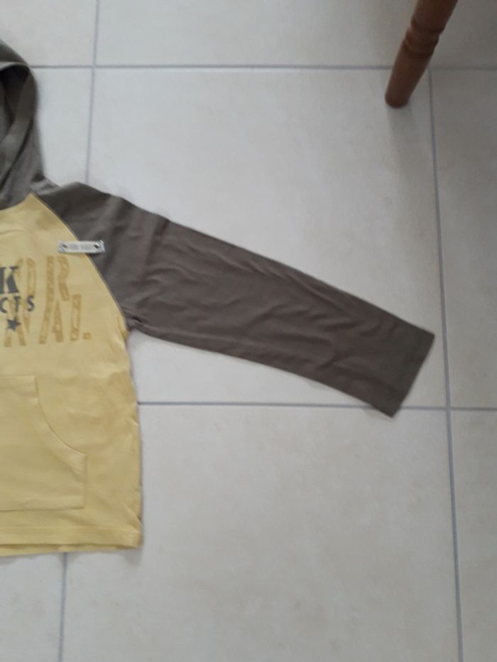 T-shirt à capuche 8 ans - photo numéro 4