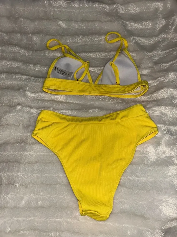 Maillot de bain 2 pièces jaune - photo numéro 2