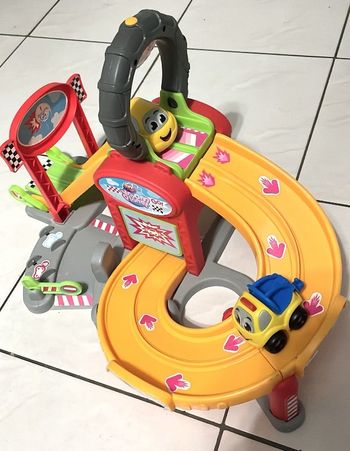 Circuit voitures Smoby planet vroom avec sons et lumières