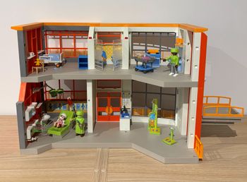 Grand Hôpital Pédiatrique Aménagé "City Life" Playmobil n°6657