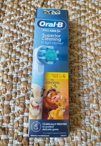 Lot 4 brossettes Oral-B pro kids le roi lion