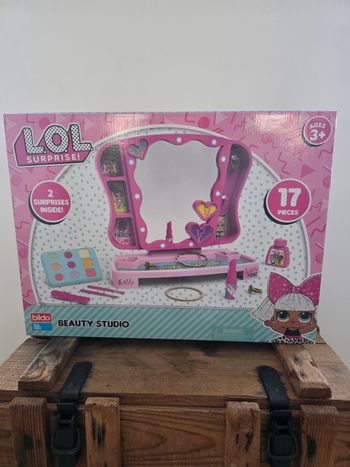 Studio de beauté poupée  L.O.L