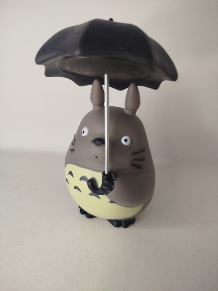 Figurine Totoro sous son parapluie - photo numéro 2