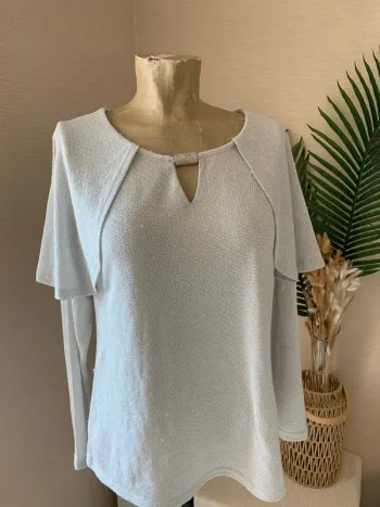 Très jolie blouse doublée effet cape femme scintillante
