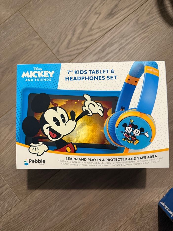 Tablette Mickey avec casque et coque de protection