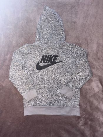 Sweat à capuche gris Nike enfant taille 6-7 ans en très bon état