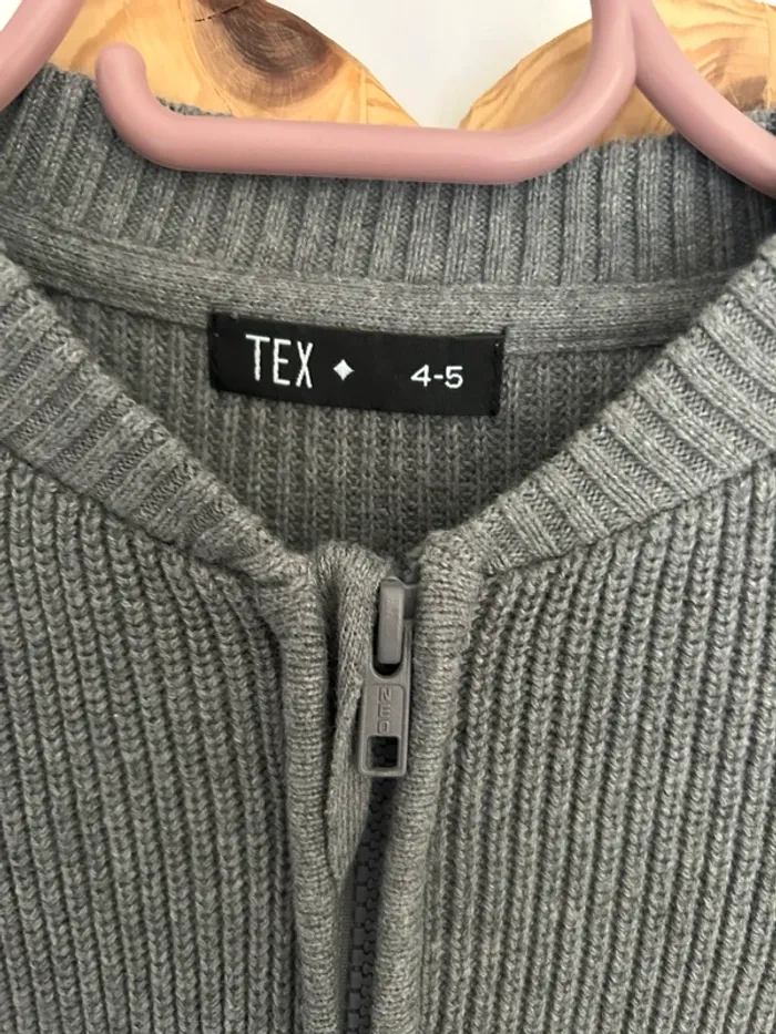 Gilet neuf garçon taille 4/5 ans - photo numéro 3