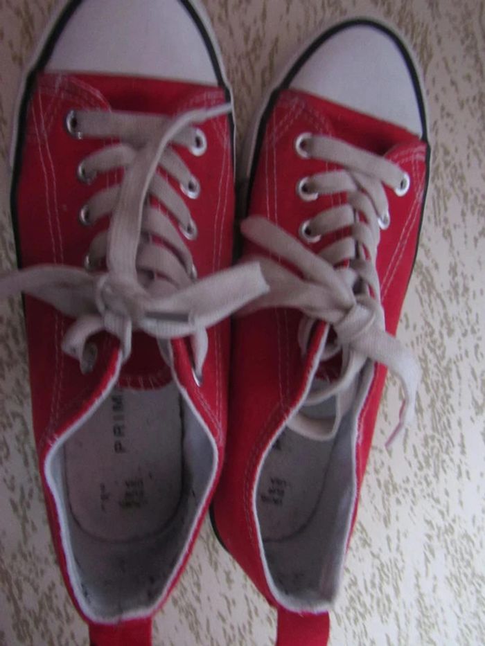Baskets rouge - photo numéro 3