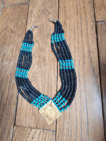 Collier perles motif éléphant