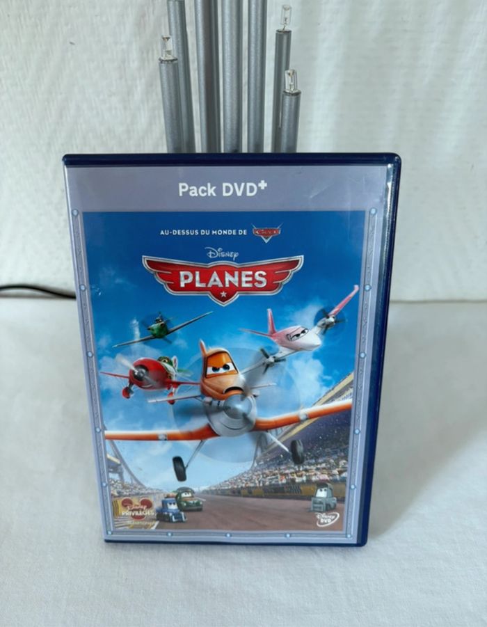 • Dvd Disney numéroté ~ Planes (108) & Planes 2 (111) • - photo numéro 2