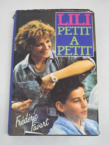 "Lili petit à petit", de Frédéric Favart.
322 pages.
ISBN : 2.7242.3012.4