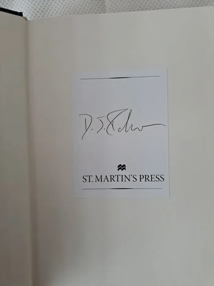 Saving Meghan with signed nameplate - photo numéro 4