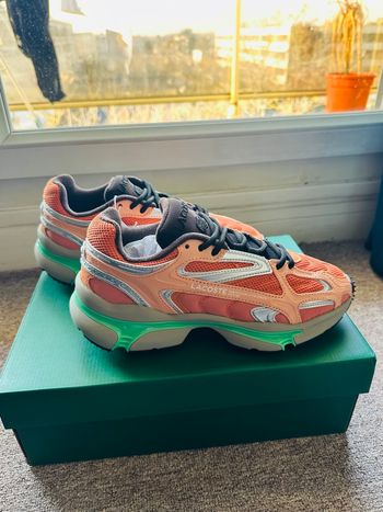 Chaussures Lacoste orange et vert