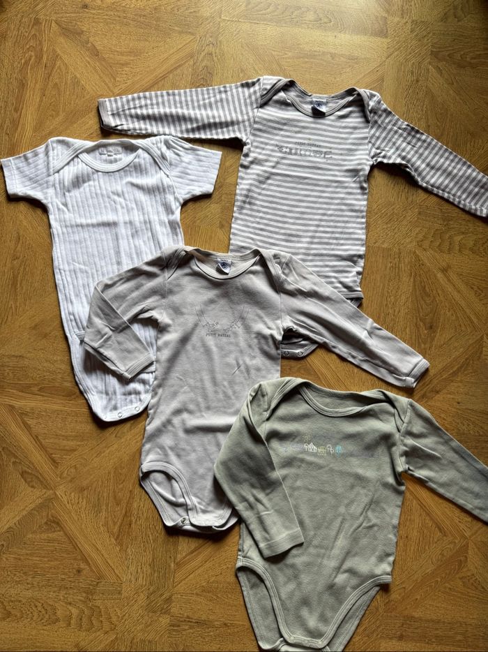 4 bodies 36 mois manches longues et 1 courte