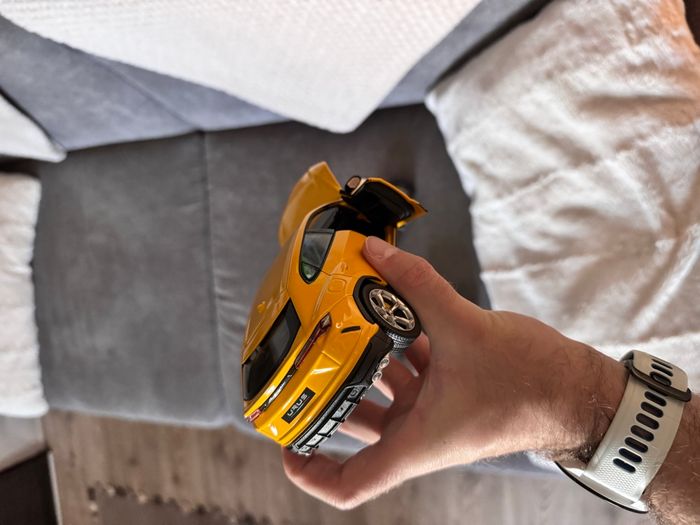 Lamborghini Urus jaune 1:24 Neuf + emballage - photo numéro 3