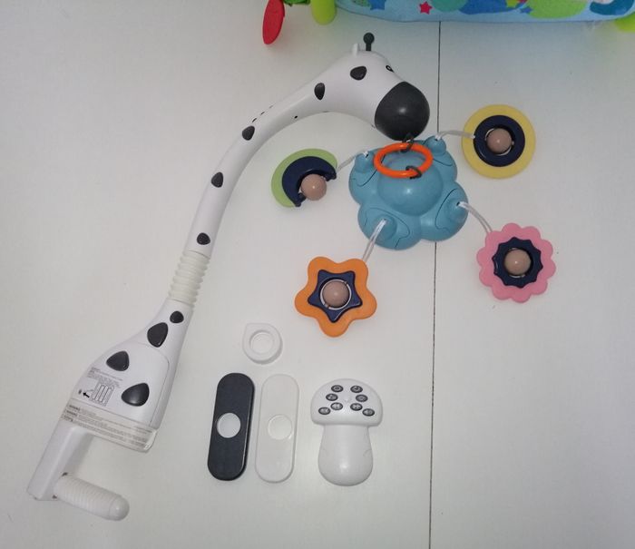 Mobile de lit girafle