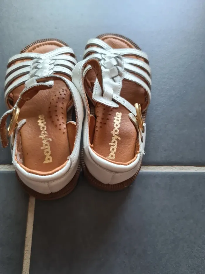 Superbes sandales babybotte 23 - photo numéro 2