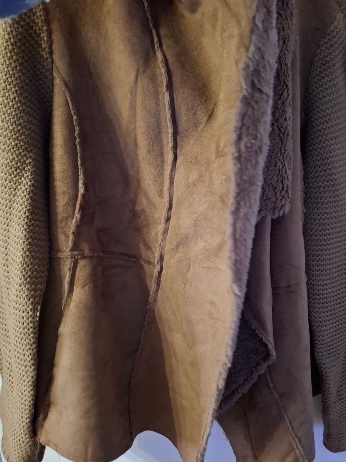 veste pull camaieu taille 38/40 en très bon état - photo numéro 3