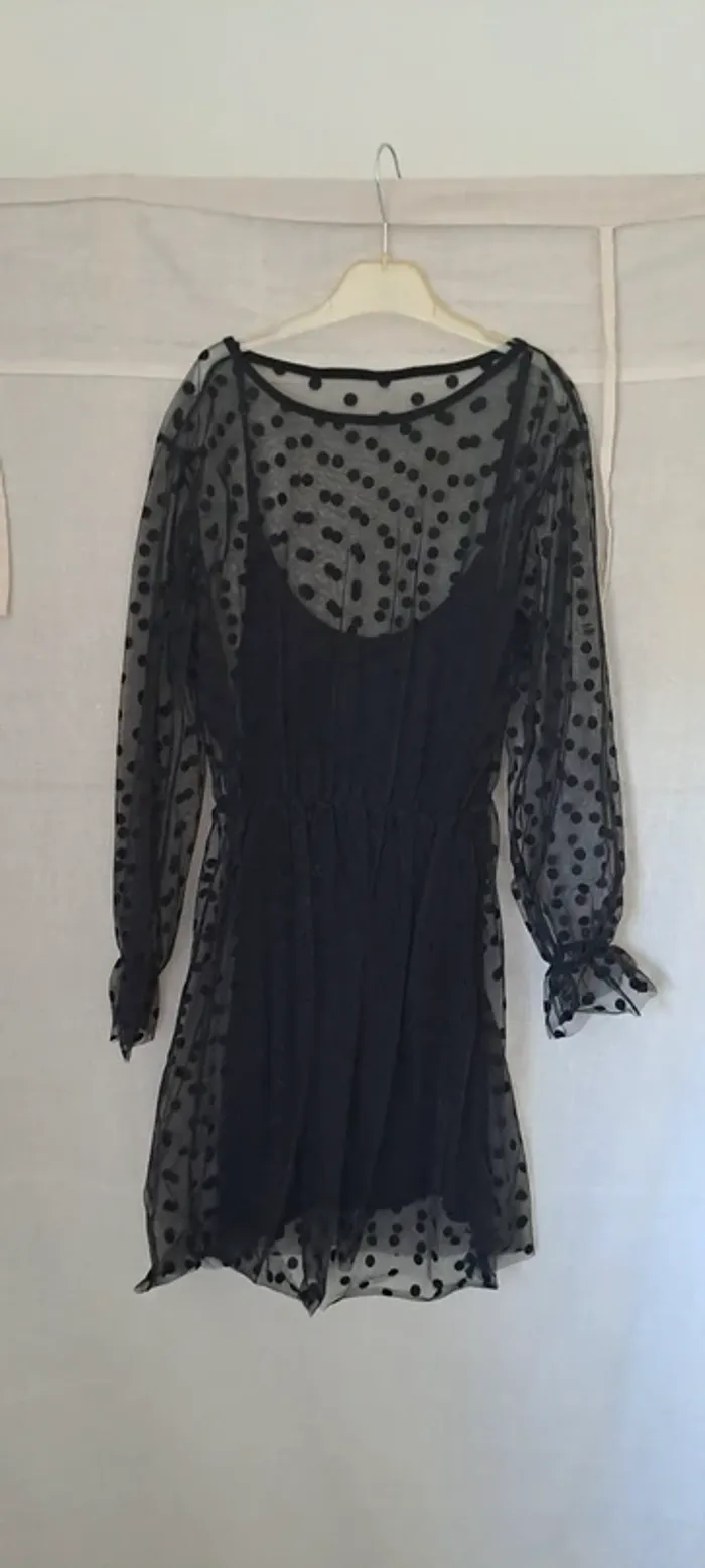 Robe noir avec de la transparence - photo numéro 2