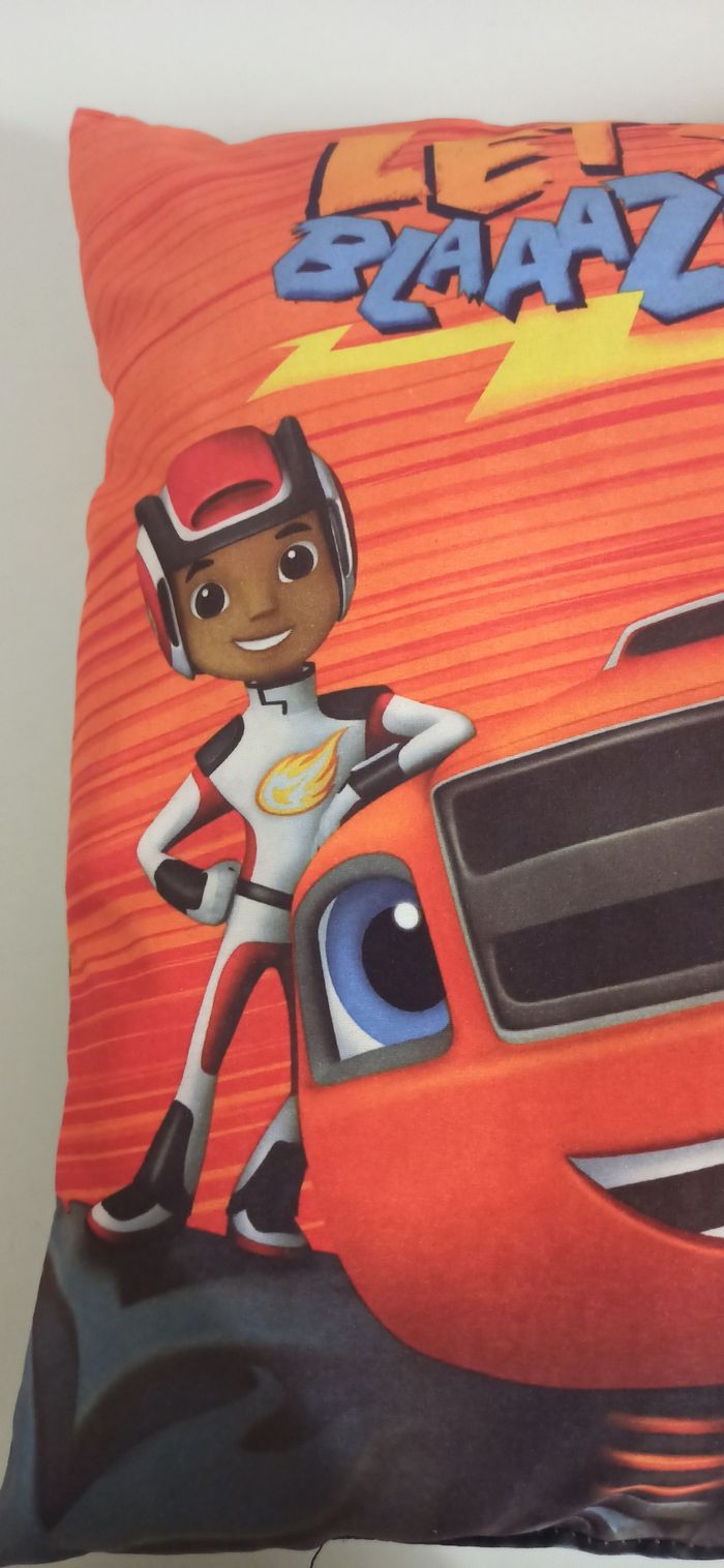 Coussin Blaze et les monster machines - photo numéro 3