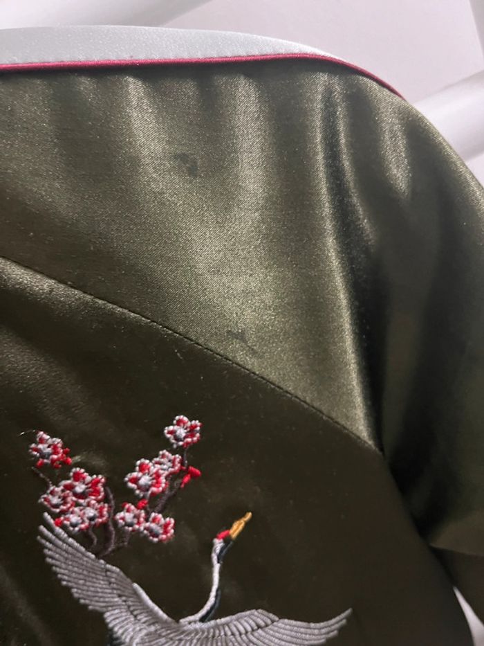 Bomber satin vert kaki avec dessin brodé - photo numéro 8