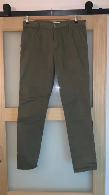 Chino pull and bear
