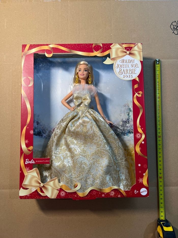Barbie-Poupée Barbie Joyeux Noël 2025-Avec Robe Argent Et Or