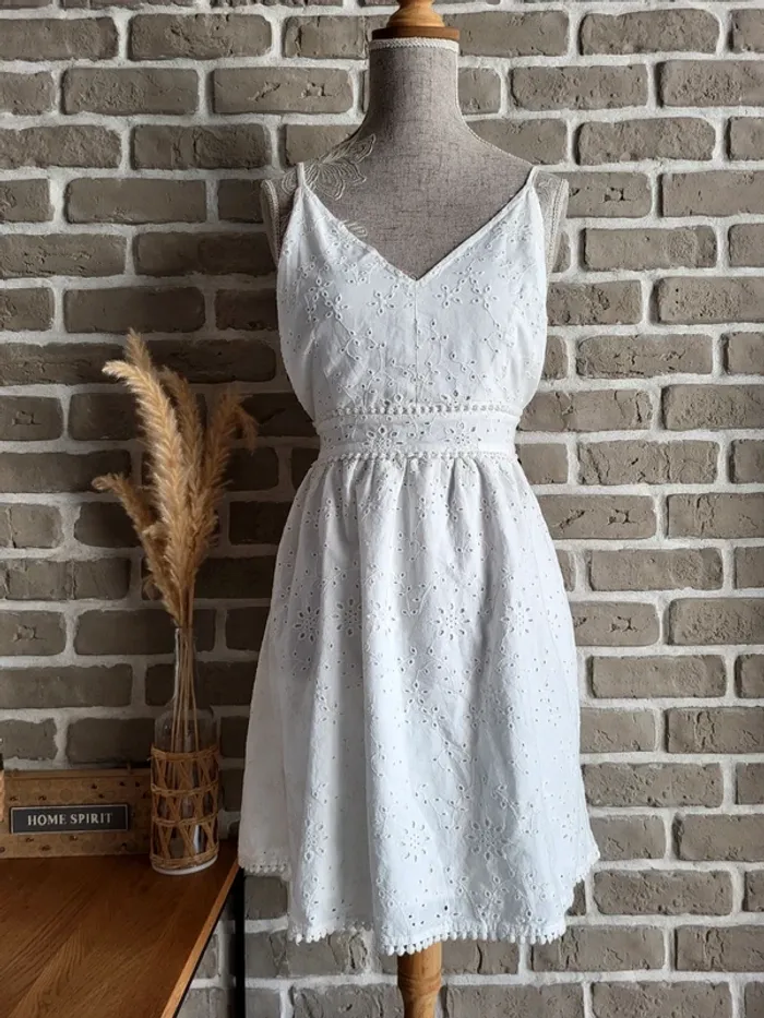 Robe romantique broderies anglaises et magnifique dos nu Pimkie - Neuve avec étiquette - photo numéro 2