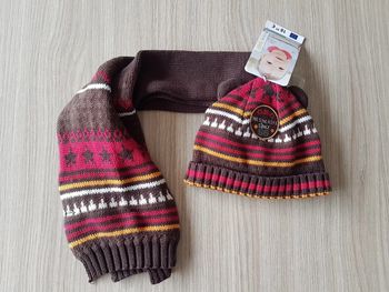 Ensemble echarpe et bonnet taille 50 cm.