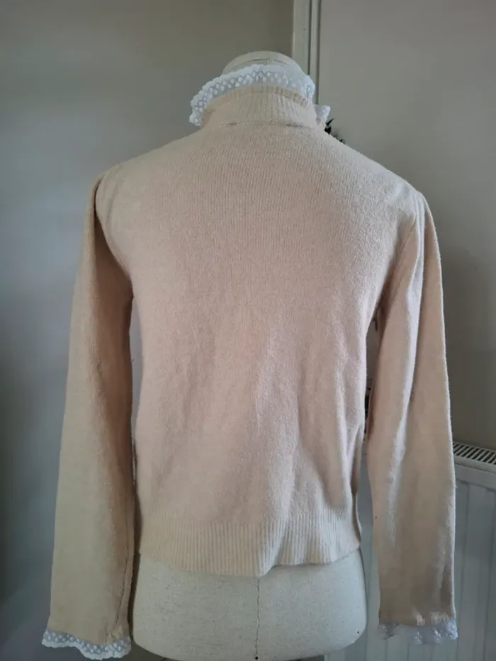 Pull Zara beige à col montant avec détails dentelle🤍 - photo numéro 3