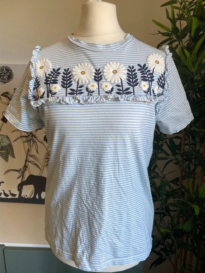 Tee shirt rayé et fleurs à volants Joanie Clothing